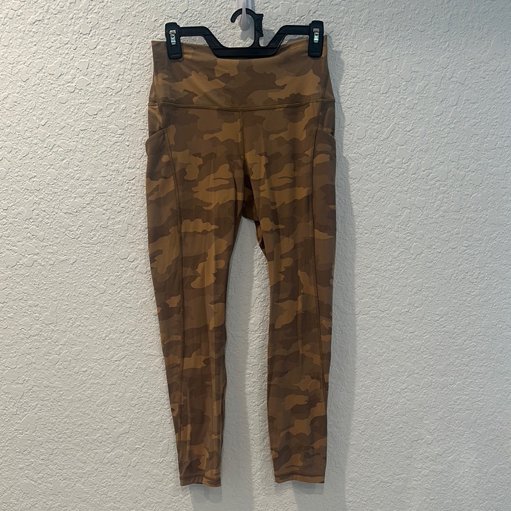Lululemon camo brown/tan/cream size 8 high waist women’s leggings.